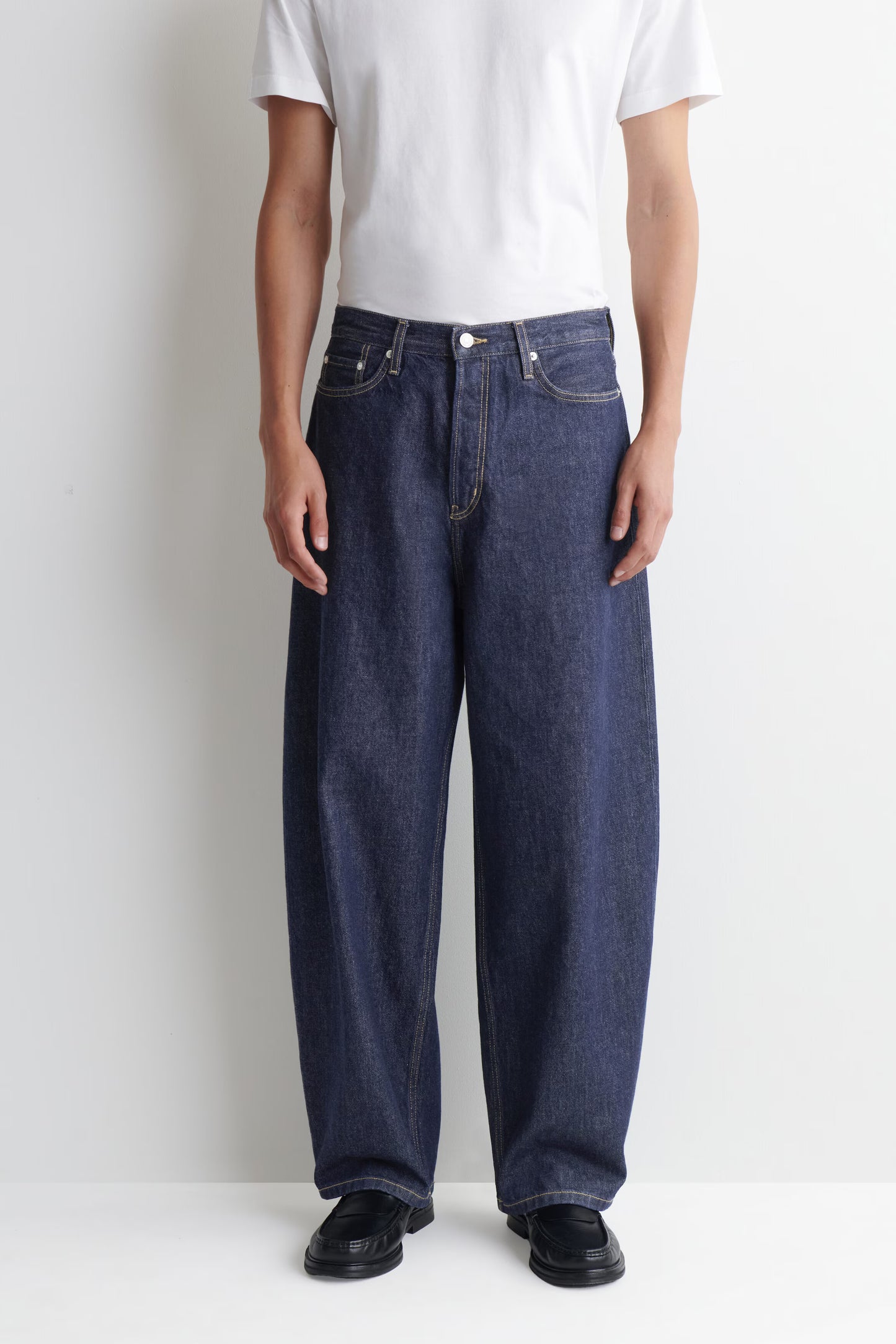 RELAXED-FIT BARREL-LEG JEANS