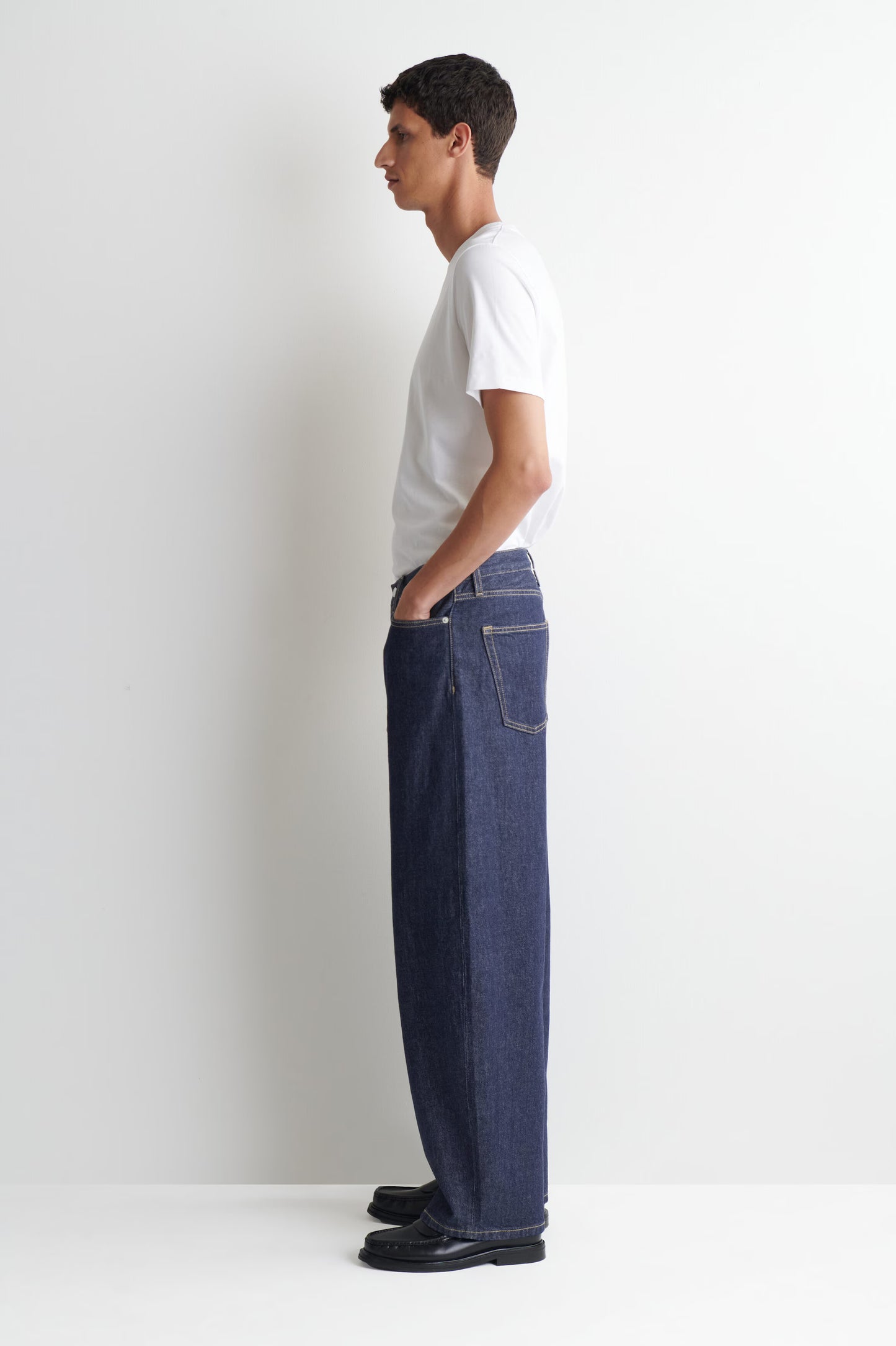 RELAXED-FIT BARREL-LEG JEANS